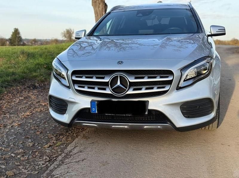 Gebraucht Mercedes GLA200 156 PS (114 kW) 2019 Silber SUV