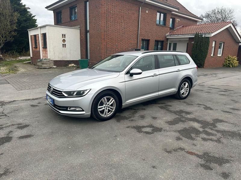Gebraucht VW Passat Comfortline 150 PS (110 kW) 2018 Silber Kombi