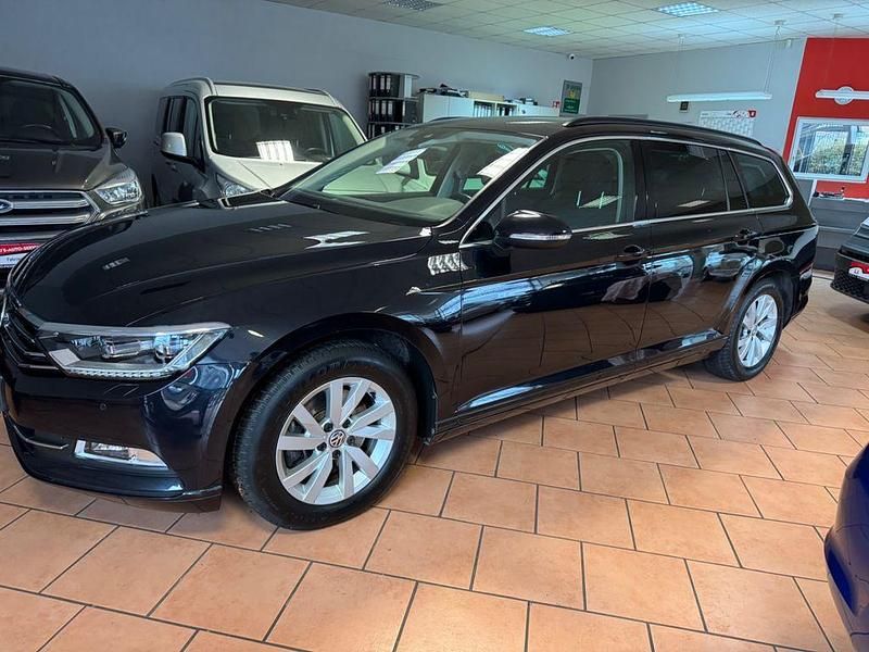 Gebraucht VW Passat Comfortline 150 PS (110 kW) 2018 Schwarz Kombi