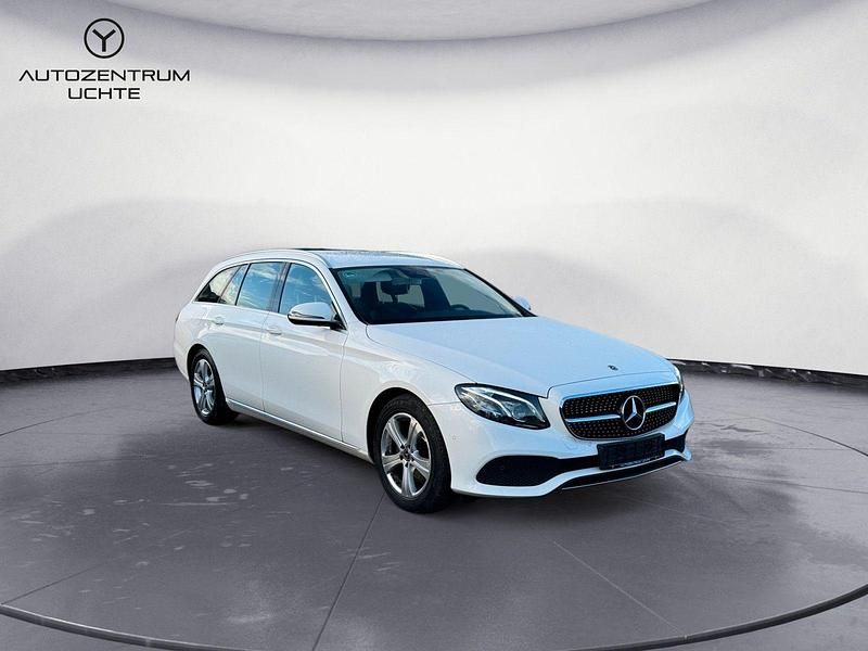 Weiß Gebraucht 2017 Mercedes E220 Kombi | 20.499 € (Superpreis) - Bild 1/4
