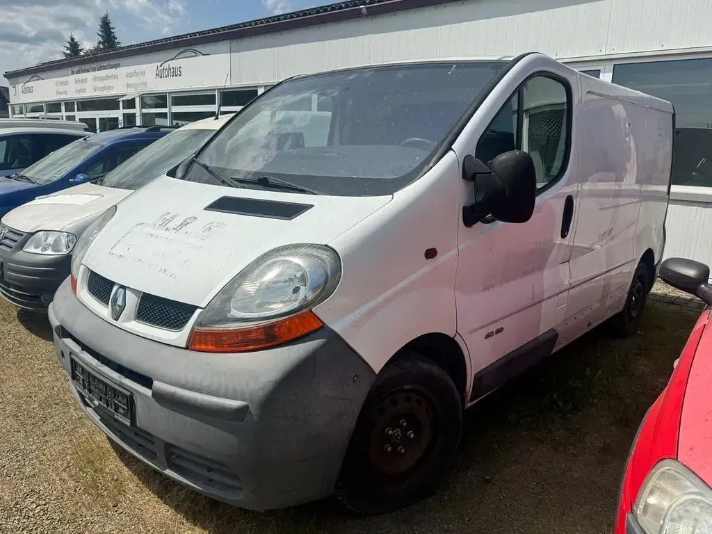 Gebraucht Renault Trafic 82 PS (60 kW) 2004 Weiß Van / Kleinbus