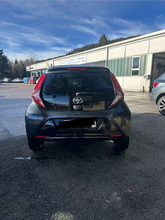 Gebraucht Toyota Aygo x-style 72 PS (52 kW) 2020 Grau Kleinwagen