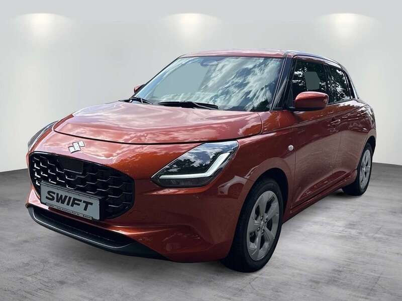 Flame orange pearl metallic Neu 2025 Suzuki Swift Comfort Kleinwagen | 17.990 € - Bild 1/4