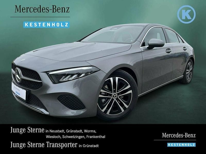 Gebraucht Mercedes A200 Progressive 163 PS (119 kW) 2024 Mountaingrau SUV