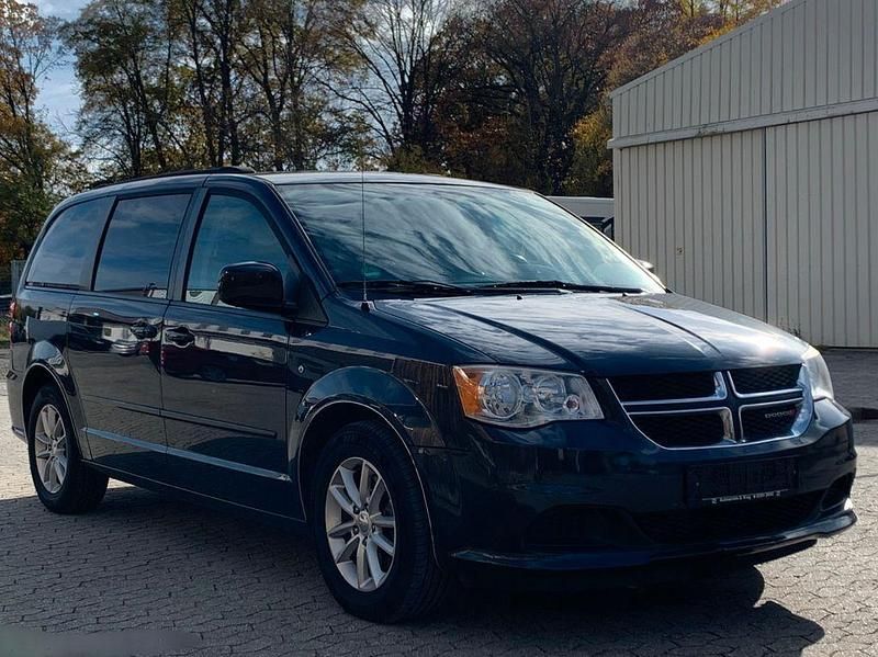 Grau Gebraucht 2014 Dodge Grand Caravan Van / Kleinbus | 8.990 € (Superpreis) - Bild 1/4