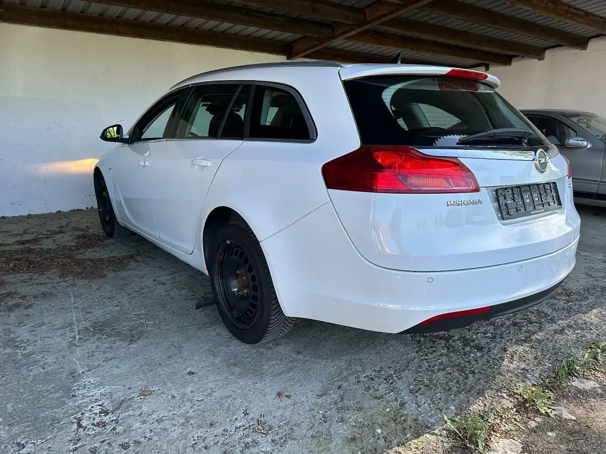 Brugt Opel Insignia 131 HK (96 kW) 2011 Hvid Stationcar