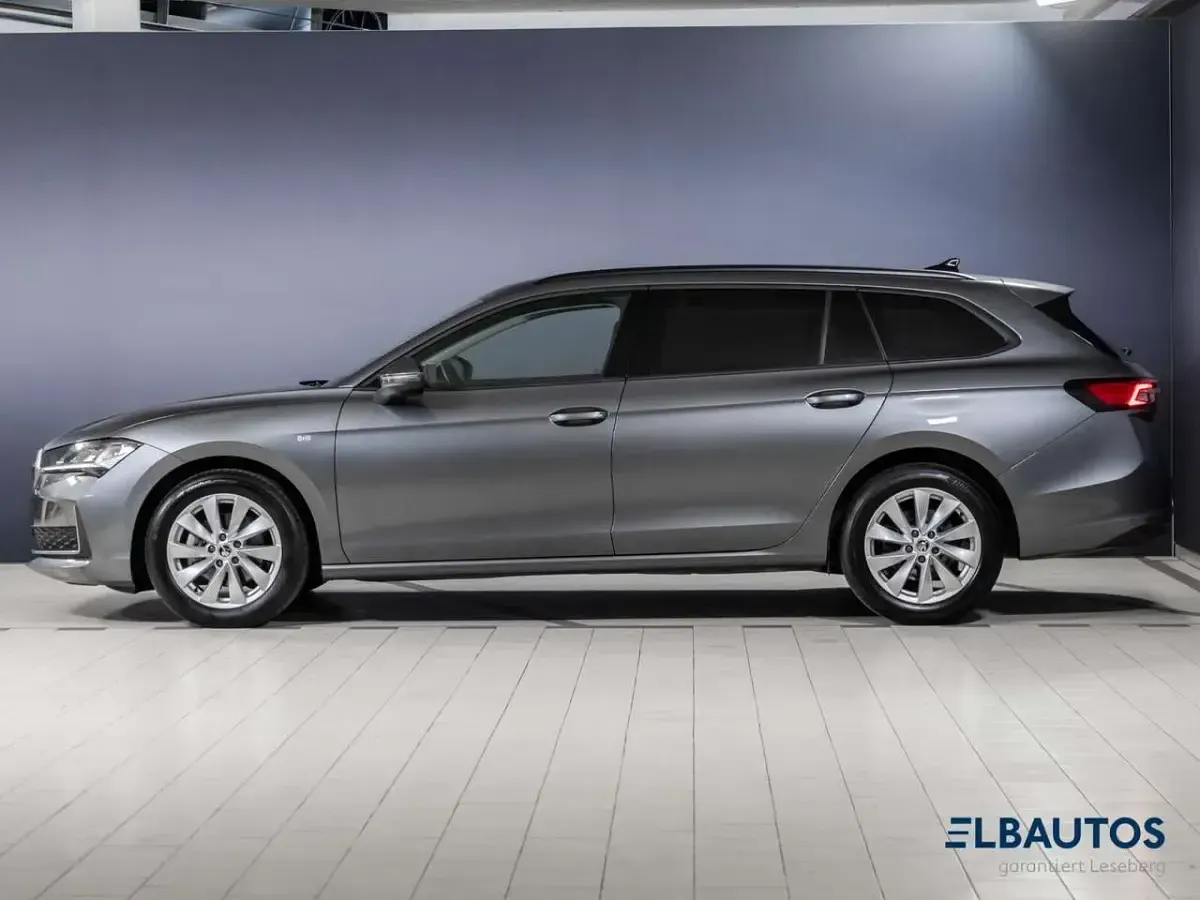 Gebraucht Skoda Superb 150 PS (110 kW) 2025 Graphitegrau Kombi