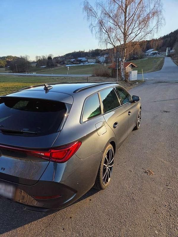 Gebraucht Cupra Leon 150 PS (110 kW) 2024 Blau Kombi