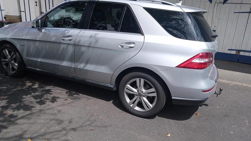 Gebraucht Mercedes ML350 258 PS (189 kW) 2011 Silber SUV
