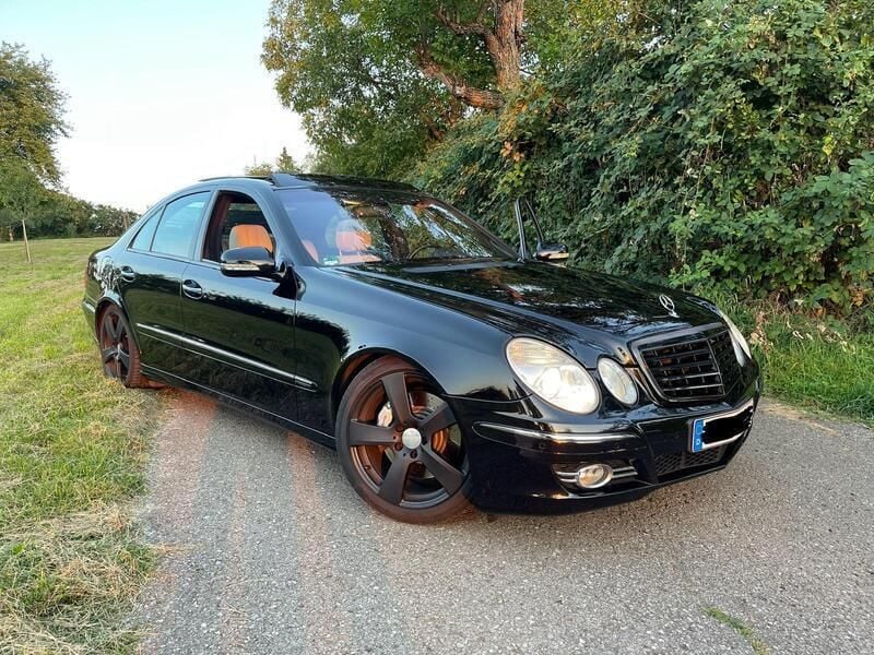 Schwarz Gebraucht 2006 Mercedes E350 Avantgarde Limousine | 8.000 € (Teuer) - Bild 1/4