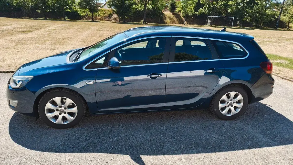Gebraucht Opel Astra 165 PS (121 kW) 2012 Blau Kombi