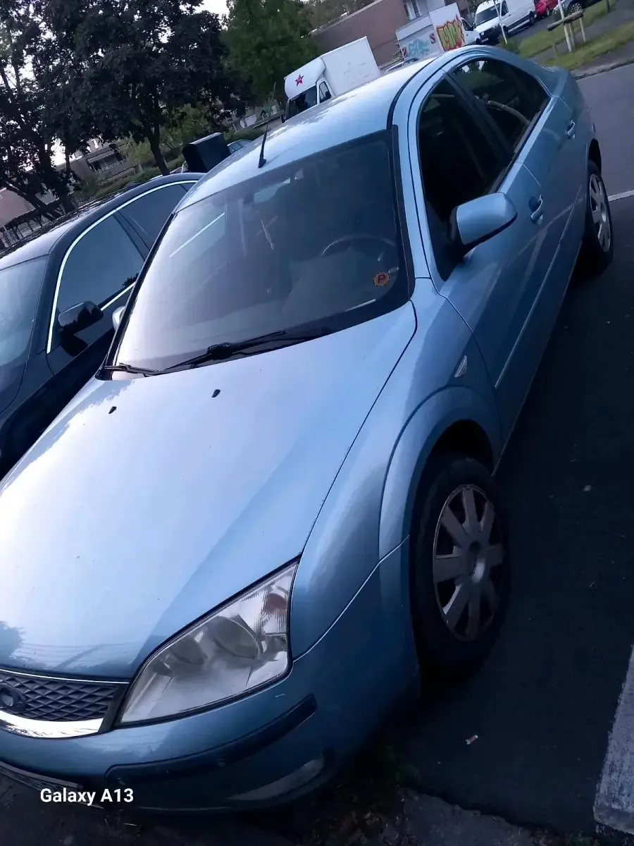 Gebraucht Ford Mondeo 110 PS (80 kW) 2005 Blau Limousine
