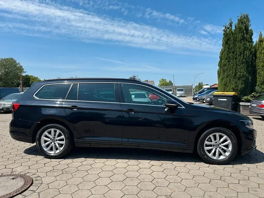 Gebraucht VW Passat Business 150 PS (110 kW) 2022 Schwarz Kombi