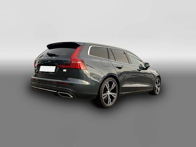 Gebraucht Volvo V60 Plus 455 PS (334 kW) 2022 Blau Kombi