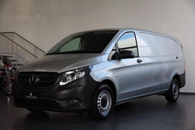 Brillantsilber Gebraucht 2021 Mercedes Vito Van / Kleinbus | 27.490 € (Guter Preis) - Bild 1/4