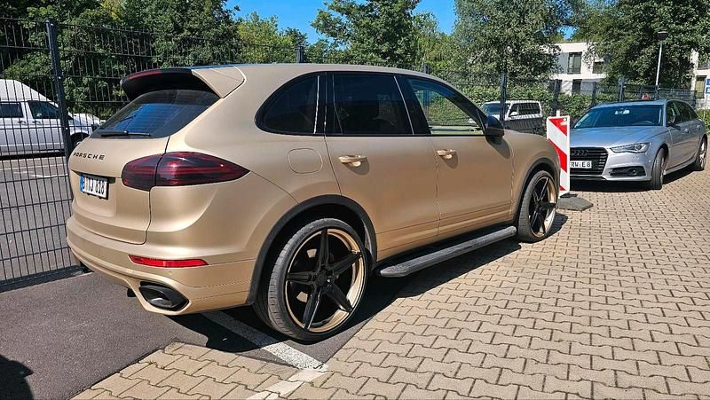 Gold Gebraucht 2016 Porsche Cayenne SUV | 42.000 € (Teuer) - Bild 1/4