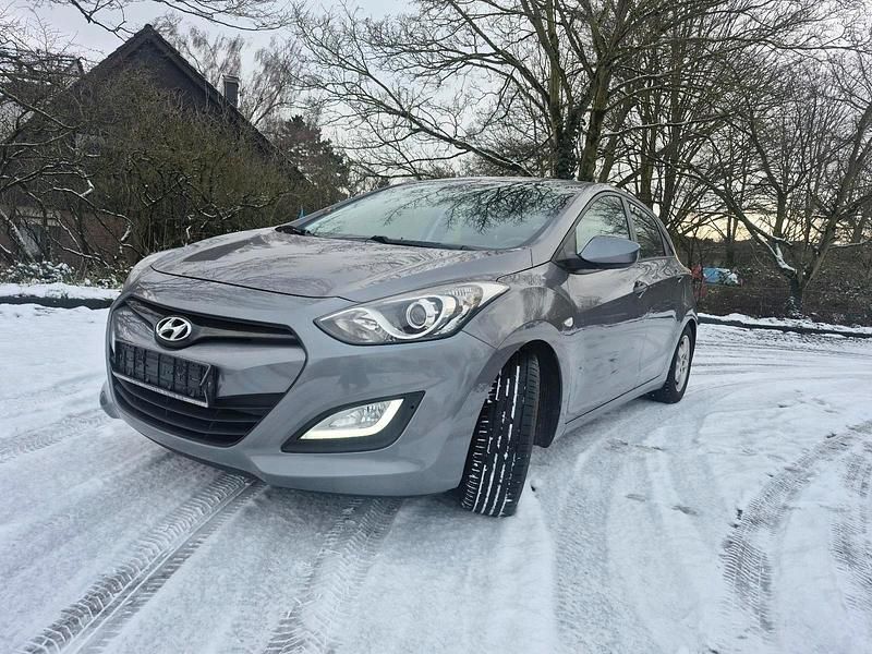Grau Gebraucht 2014 Hyundai i30 Kleinwagen | 4.700 € (Fairer Preis) - Bild 1/4