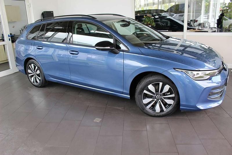 Gebraucht VW Golf VIII Goal 150 PS (110 kW) 2024 Anemonenblau Kombi