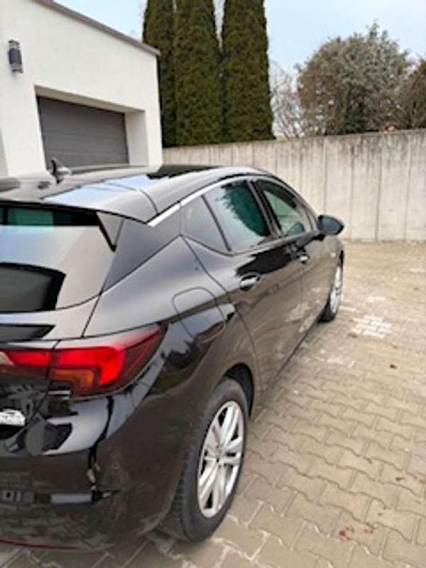 Używany Opel Astra Elegance 122 KM (89 kW) 2020 Czarny Sedan/Limuzyna