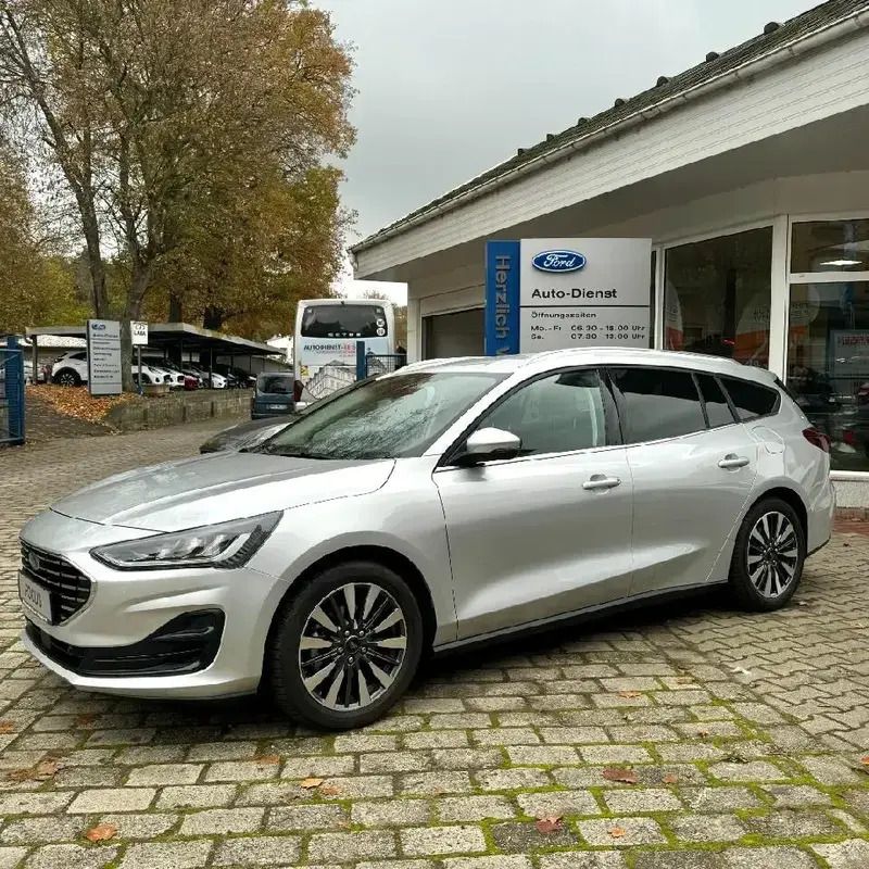 Polarsilber metallic Gebraucht 2022 Ford Focus Titanium X Kombi | 28.000 € - Bild 1/4