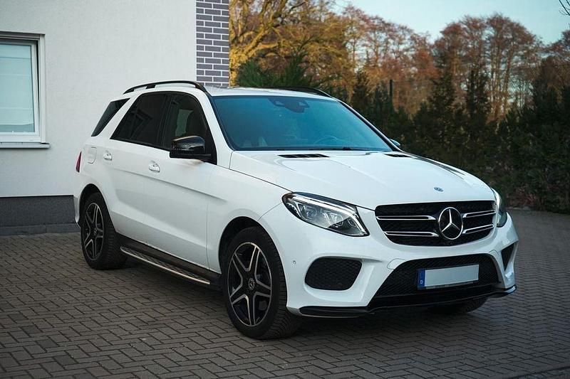 Weiß Gebraucht 2017 Mercedes GLE350 AMG SUV | 28.990 € (Guter Preis) - Bild 1/4