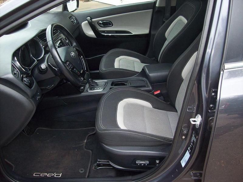 Second-hand Kia Ceed 135 CP (99 kW) 2012 Gri Hatchback