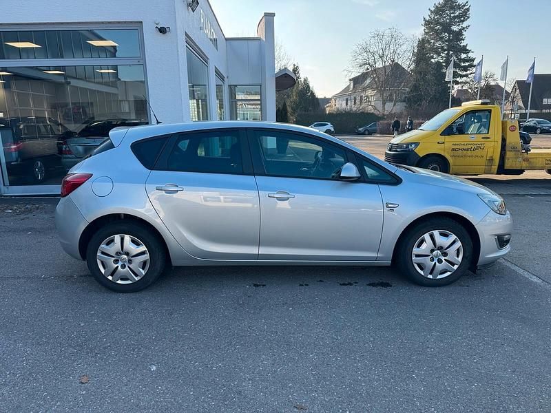 Gebraucht Opel Astra 140 PS (102 kW) 2013 Silber Limousine
