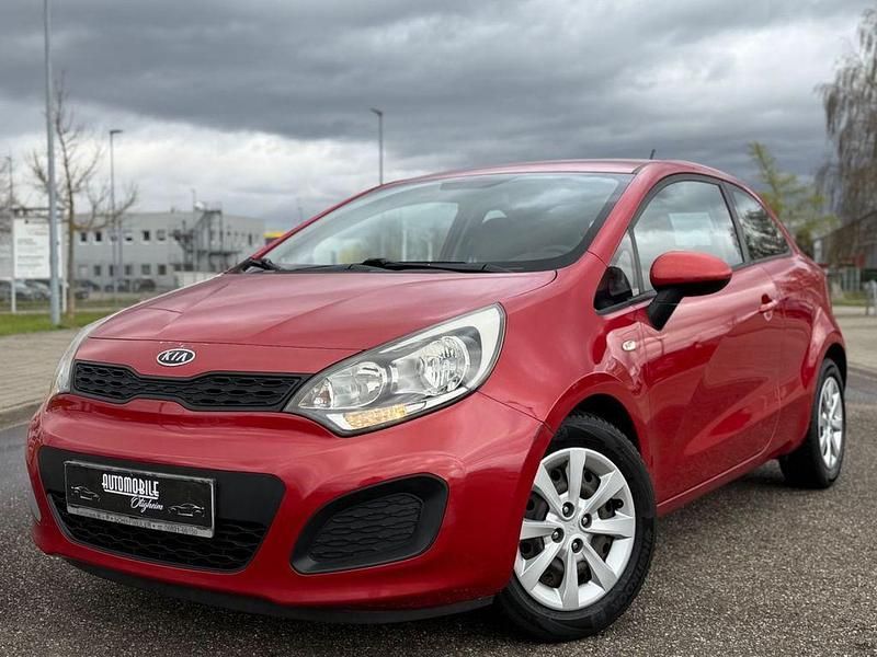 Gebraucht Kia Rio Edition 7 86 PS (63 kW) 2012 Rot Kleinwagen