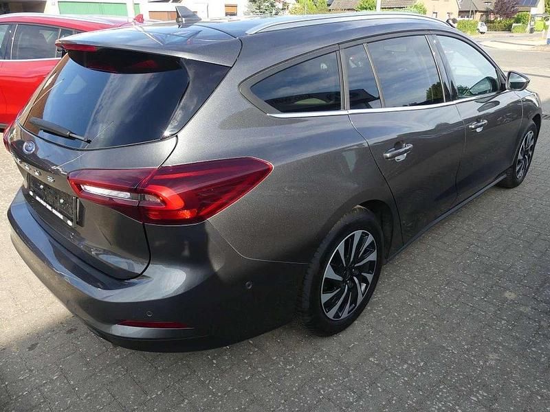 Gebraucht Ford Focus Titanium 125 PS (91 kW) 2024 Magnetic grau met. (metallic) Kombi