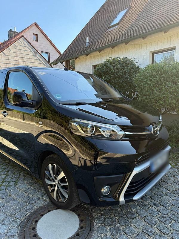 Schwarz Gebraucht 2019 Toyota Proace Verso Executive Kombi | 31.000 € (Fairer Preis) - Bild 1/4