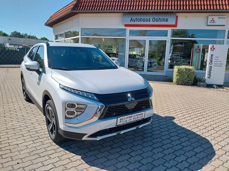 Weiß Gebraucht 2025 Mitsubishi Eclipse Cross Plus SUV | 35.990 € - Bild 1/4