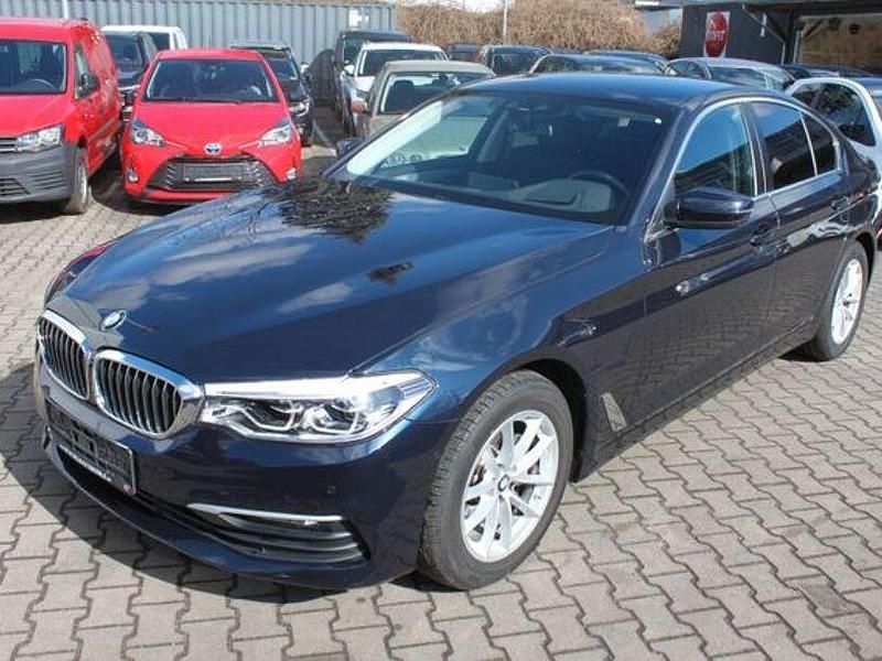 Gebraucht BMW 520 Sport Line 184 PS (135 kW) 2018 Imperialblau Limousine