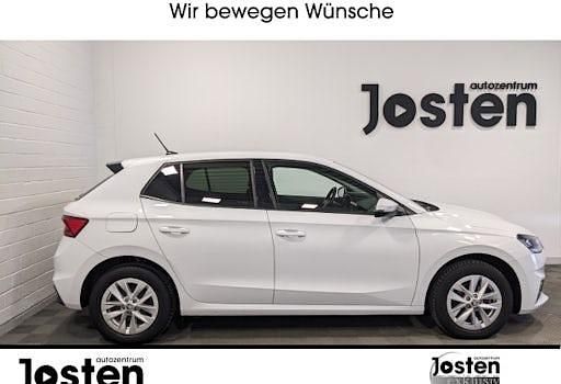 Gebraucht Skoda Fabia Ambition 95 PS (69 kW) 2022 Weiß Kleinwagen