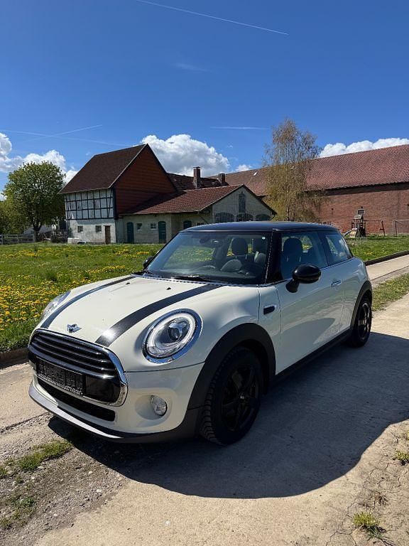 Second-hand Mini Cooper D 116 CP (85 kW) 2017 Alb Hatchback
