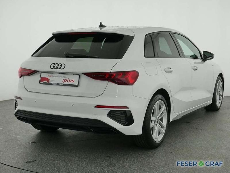 Second-hand Audi A3 S-Line 150 CP (110 kW) 2023 Alb Berlinǎ