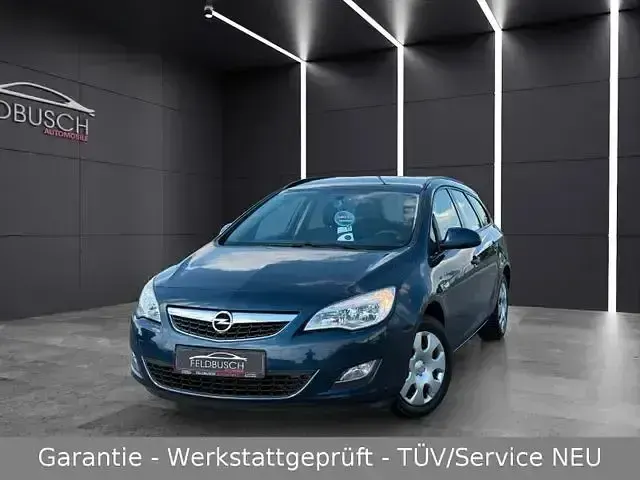 Gebraucht Opel Astra 101 PS (74 kW) 2012 Andere Limousine