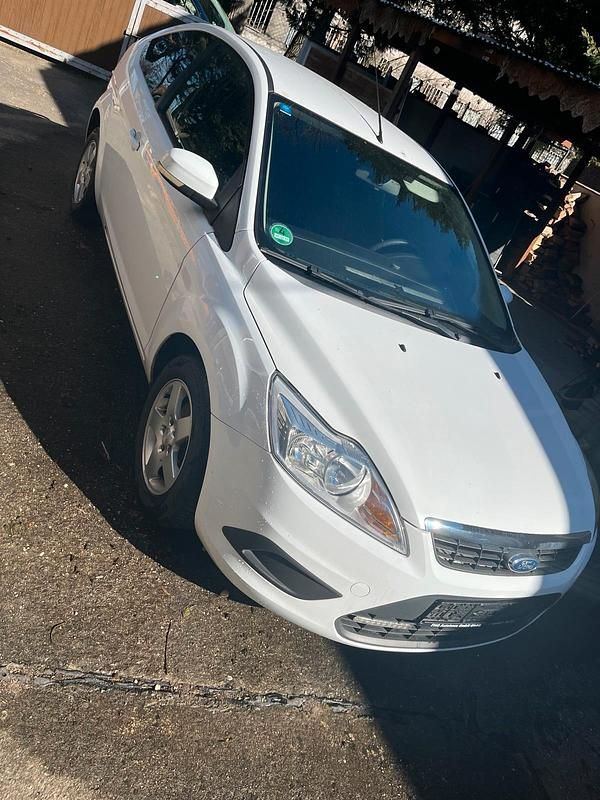 Gebraucht Ford Focus 80 PS (58 kW) 2009 Weiß Kleinwagen