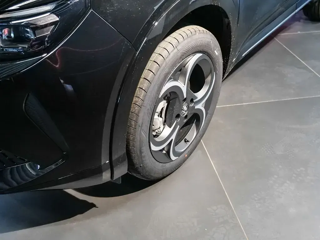 Neu Alfa Romeo Junior Edizione Speciale 145 PS (106 kW) 2026 Nero tortona SUV