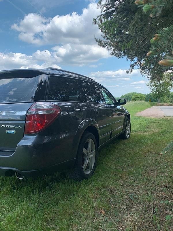 Schwarz Gebraucht 2009 Subaru Outback SUV | 2.500 € (Guter Preis) - Bild 1/4