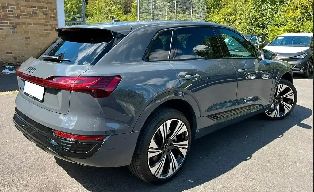 Gebraucht Audi Q8 e-tron Advanced 300 kW (408 PS) 2023 Grau SUV