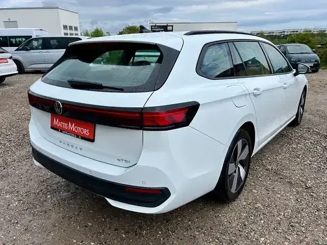 Gebraucht VW Passat 150 PS (110 kW) 2025 Weiß Kombi