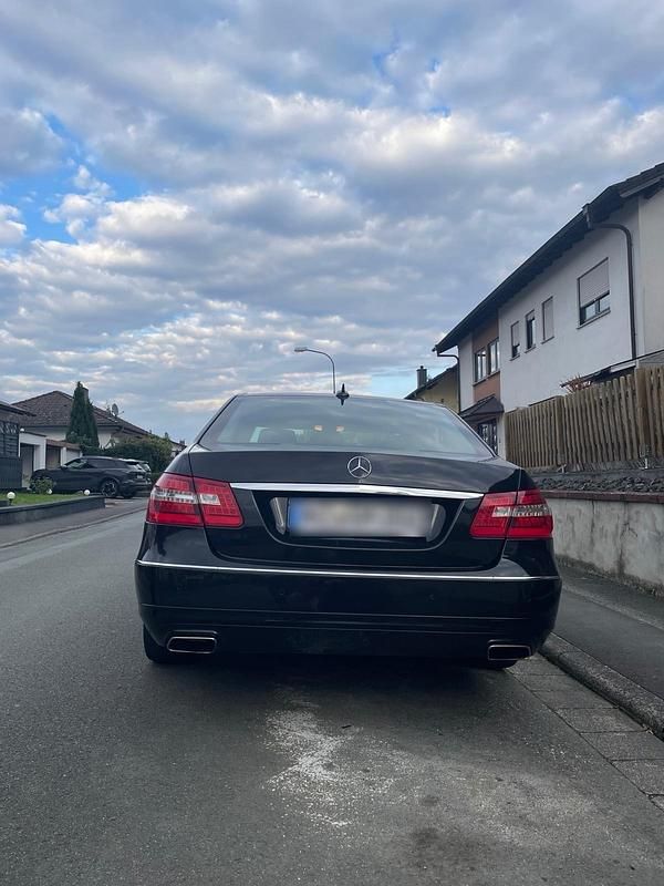 Gebraucht Mercedes E300 Avantgarde 236 PS (173 kW) 2012 Schwarz Limousine