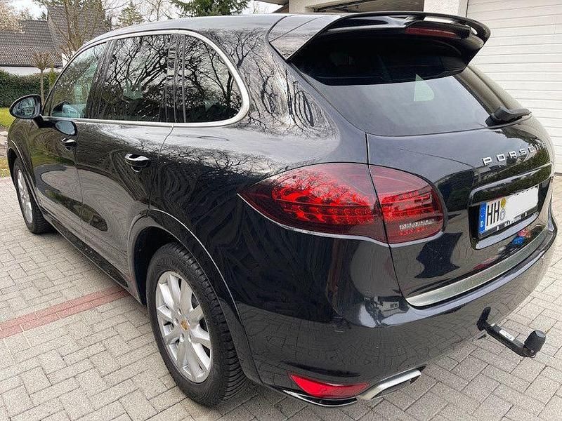 Second-hand Porsche Cayenne 245 CP (180 kW) 2012 Negru SUV