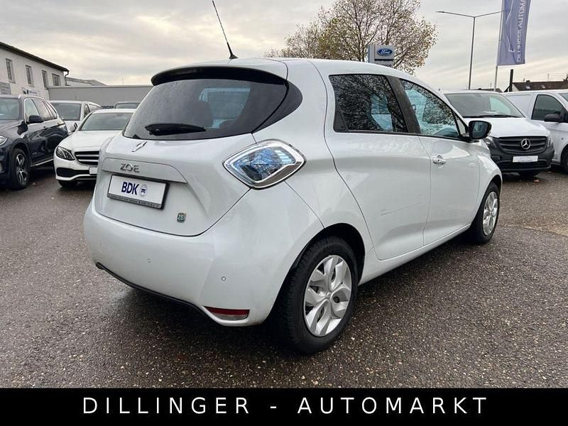 Gebraucht Renault Zoe Intens 42 kW (58 PS) 2015 Gletscherweiss Kleinwagen