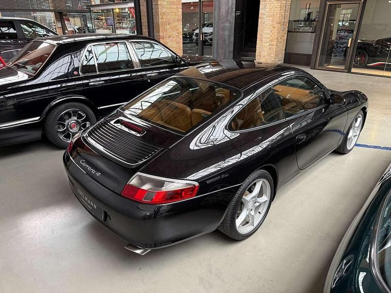 Gebraucht Porsche 911 Carrera 4 320 PS (235 kW) 2002 Schwarzmetallic Coupé
