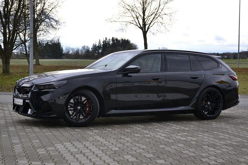 Używany BMW M5 Performance 585 KM (430 kW) 2025 Czarny Kombi