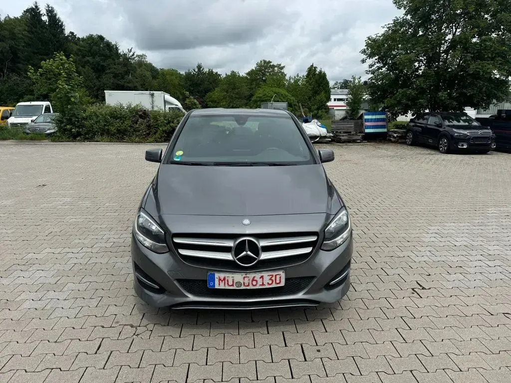 Gebraucht Mercedes B200 136 PS (100 kW) 2015 Grau Kleinwagen