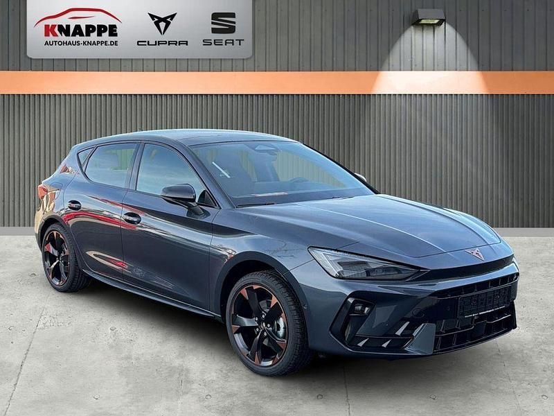 Neu Cupra Leon 150 PS (110 kW) 2025 Grau Limousine