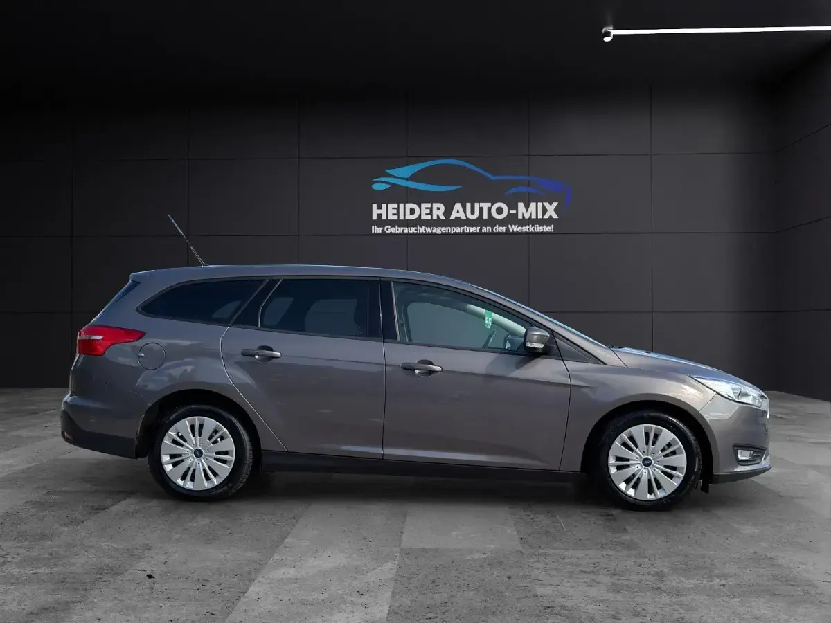 Gebraucht Ford Focus Trend 125 PS (91 kW) 2016 Grau Kombi