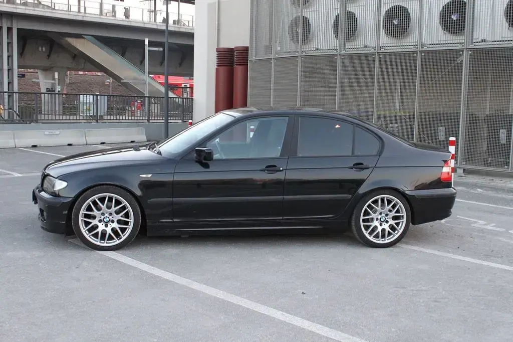 Gebraucht BMW 320 Sport Line 150 PS (110 kW) 2003 Schwarz Limousine